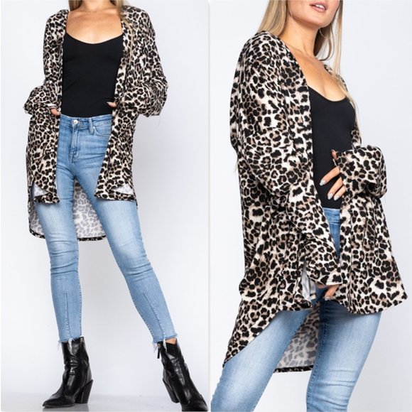 Cozy Animal Print cardigan with hoodie and pockets - Picture 2 of 7